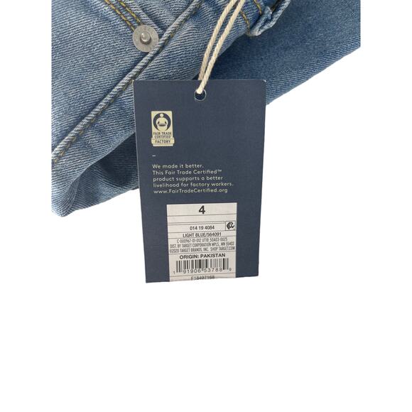 NWT Universal Thread Light Wash Blue Distressed Denim CutOff Jean Shorts Size 4 - Picture 7 of 9